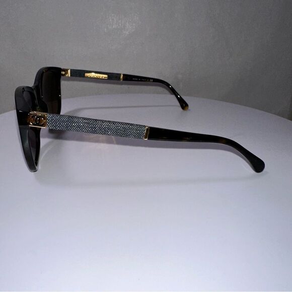Chanel Women’s Denim & brown tortoise wayfarer sunglasses. Authentic - Picture 11 of 14